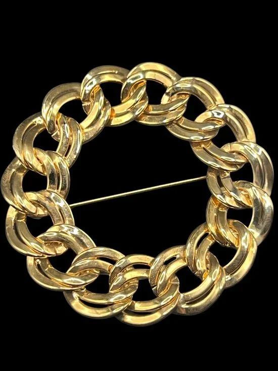Vintage 1980s Monet Gold Circle Chain Wreath Brooch - Picture 2 of 7